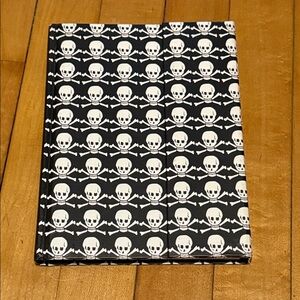 Journal- Magnetic Closure- Skulls